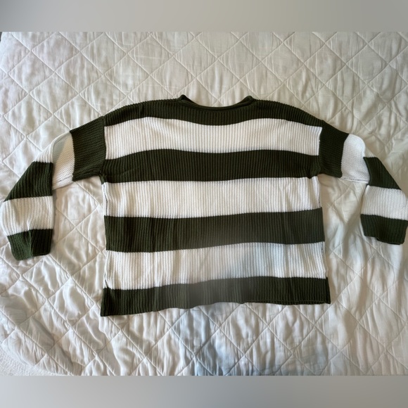 Oversized Light weight green and white knit sweater - Picture 3 of 4